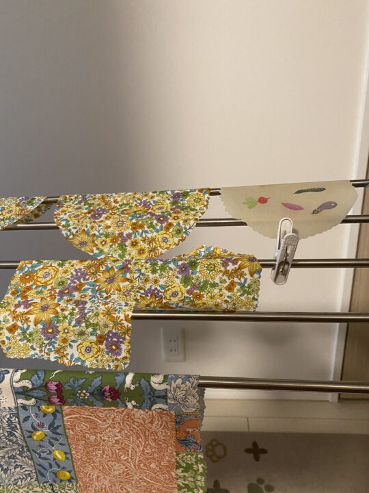 蜜蝋ラップ干して冷ます