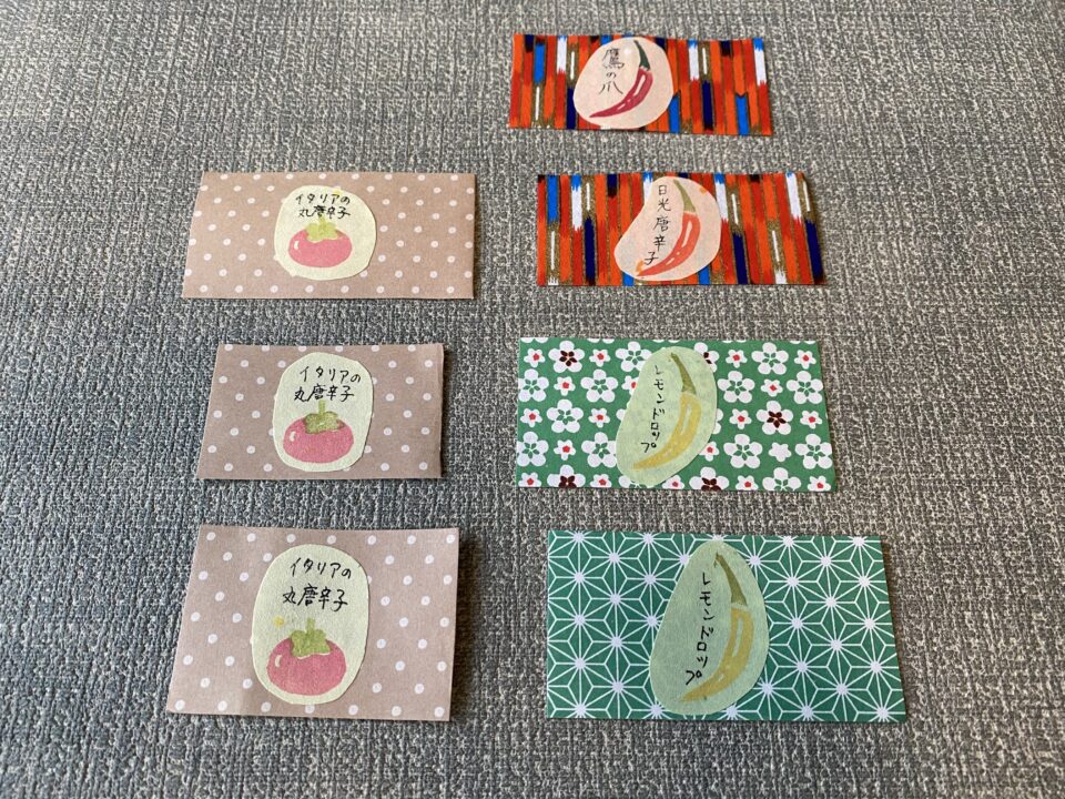 自作の消しゴムはんこと和紙でラベリングしたイタリアの丸唐辛子のオリジナルボトル