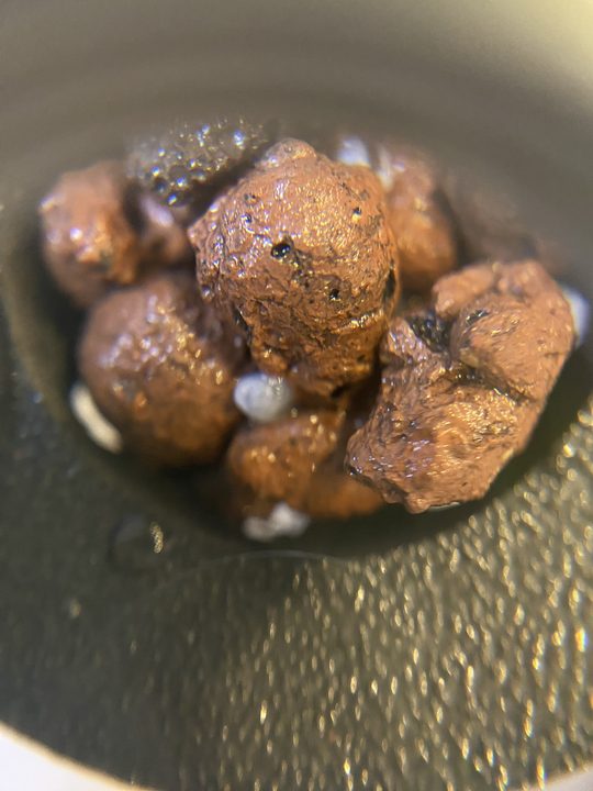 バジルの種が水分でふくれる様子